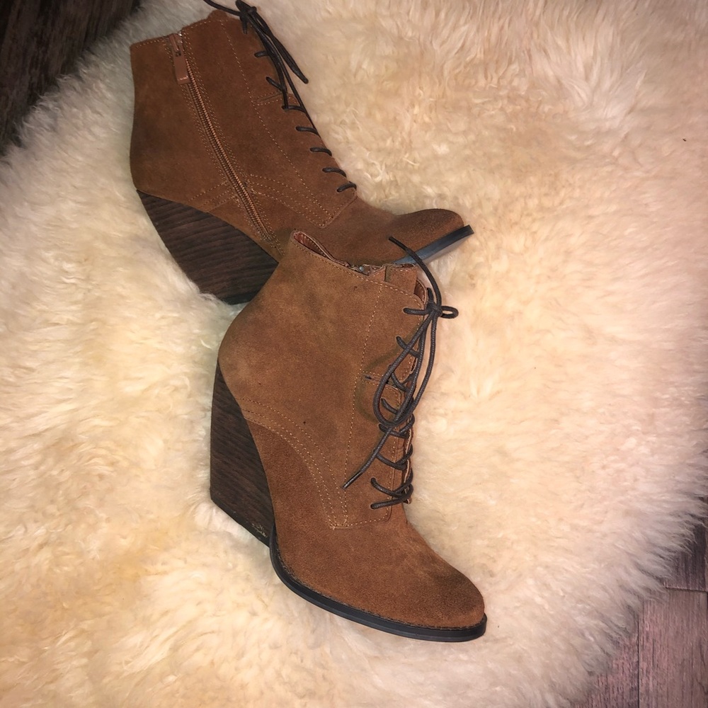 Very volatile Side zip ankle boots